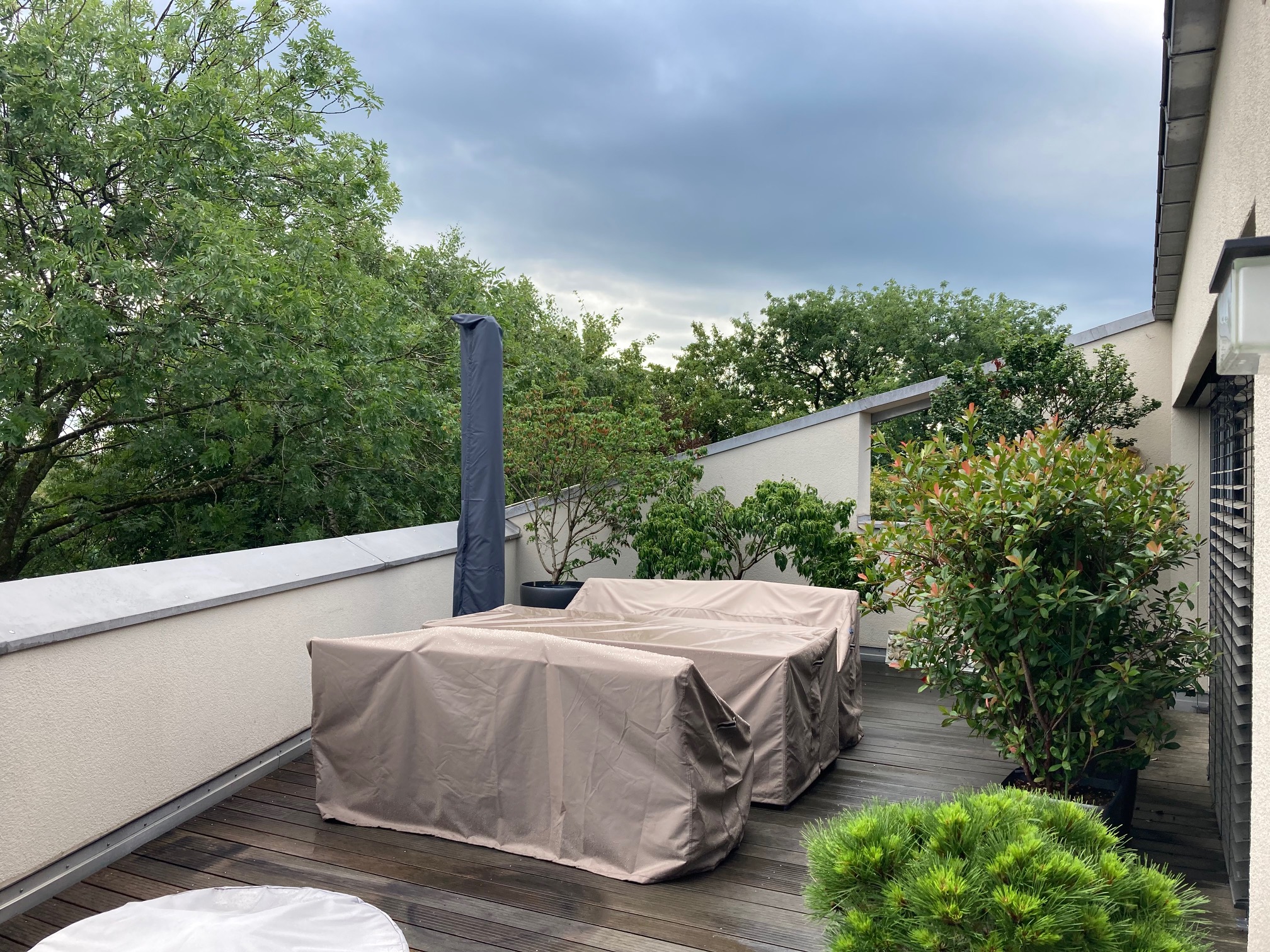 Hoe moet ik mijn tuin voorbereiden voor een storm?