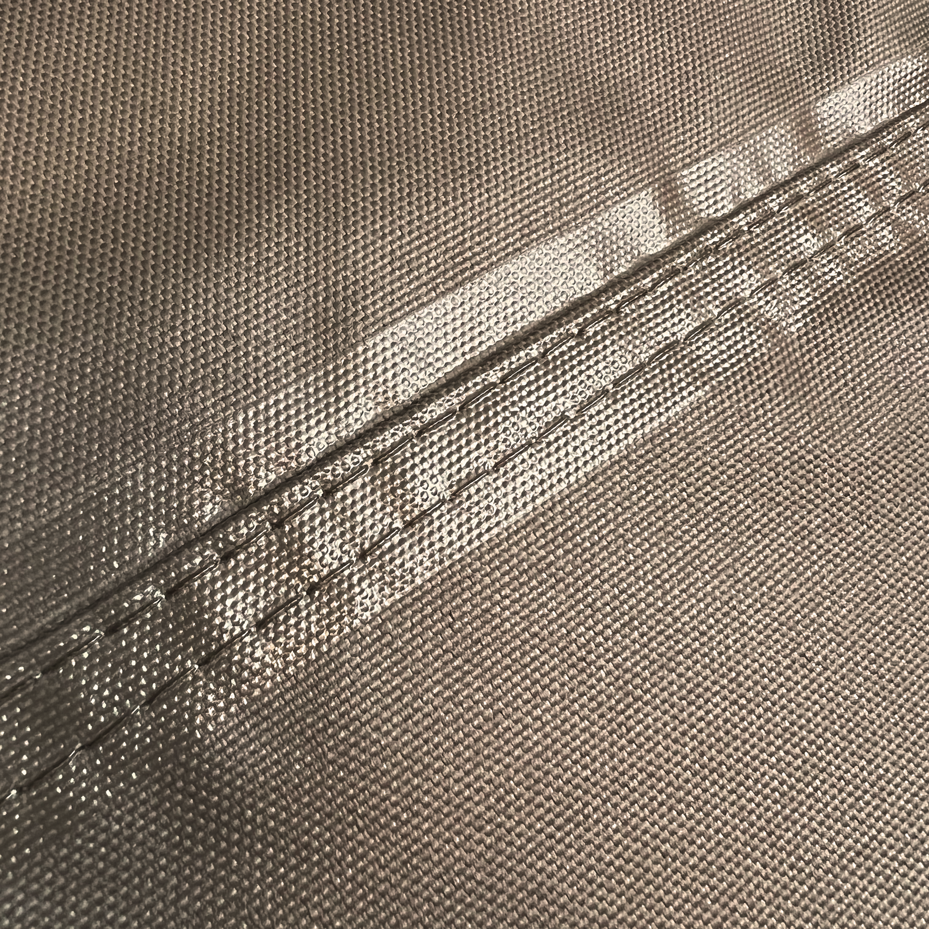 dubbelgestikte-naden-tape0aVWpwyvCcxeO Dubbel gestikte en met pvc afgedichte naad Raffles Covers hoekbank